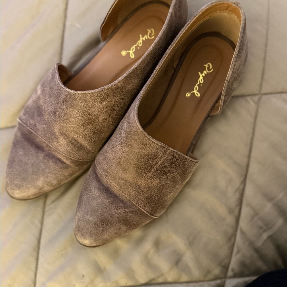 Qupid Women's Taupe Loafers